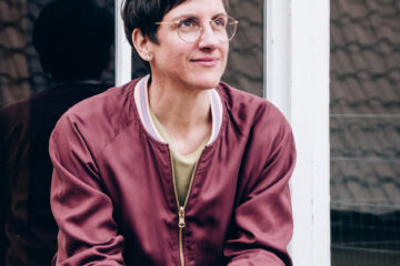 Yogalehrerin Simone im Yogastudio Fuß über Kopf in Stuttgart West.