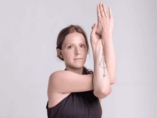 Yogalehrerin Katrin unterrichtet im Yogastudio in Stuttgart West Vinyasa Yoga.