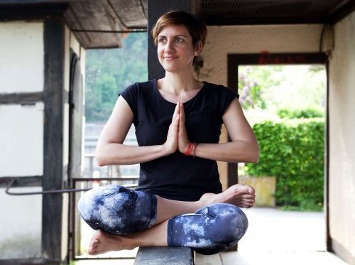 Yogalehrerin Simone bietet Stressmanagement und Resilienztraining in unserem Yogastudio an
