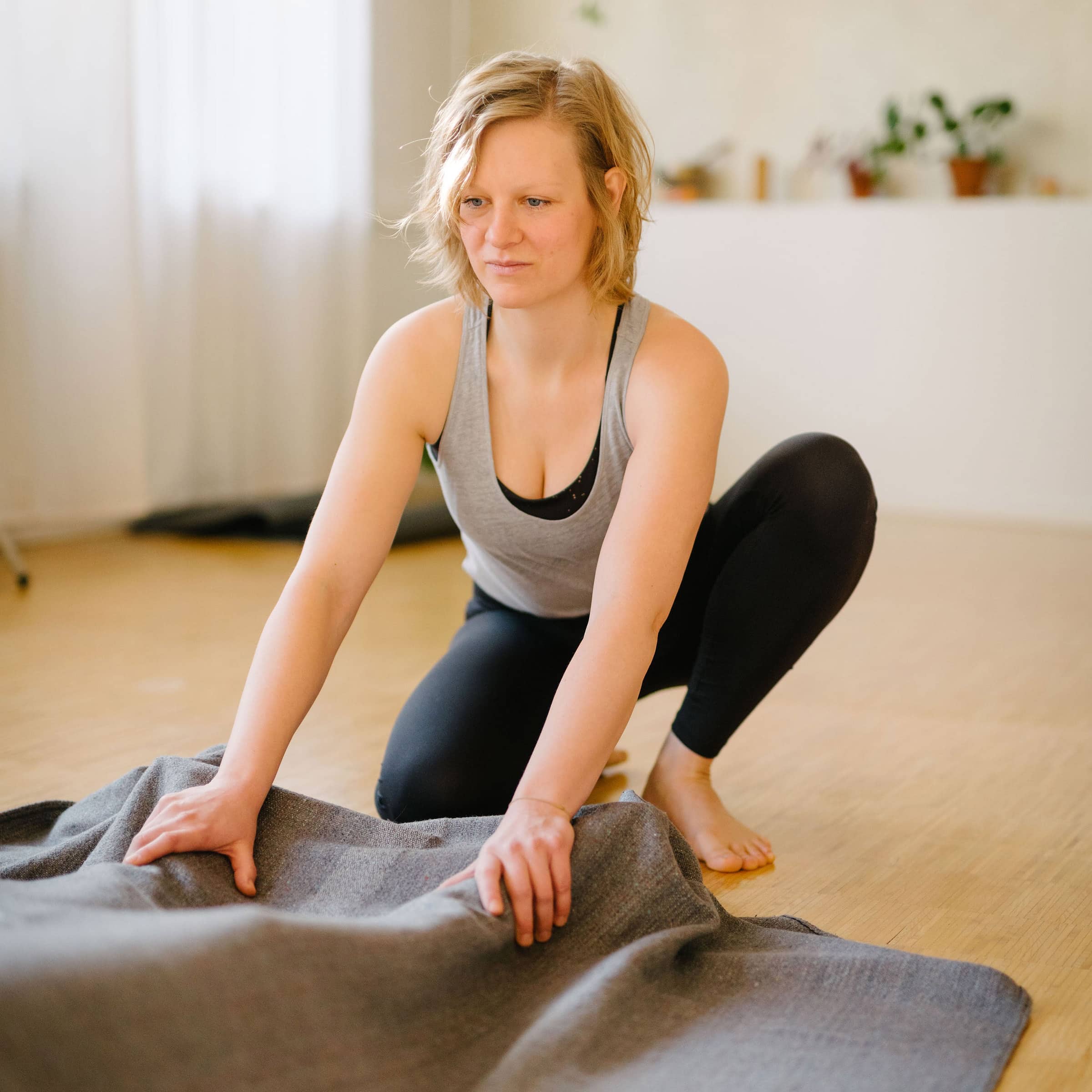 Yogalehrerin Christiane im Yogastudio Fuß über Kopf in Stuttgart West