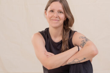 Yogalehrerin und Heilpraktikerin für Psychotherapie Katrin Hoffmann im Yogastudio Fuß über Kopf in Stuttgart