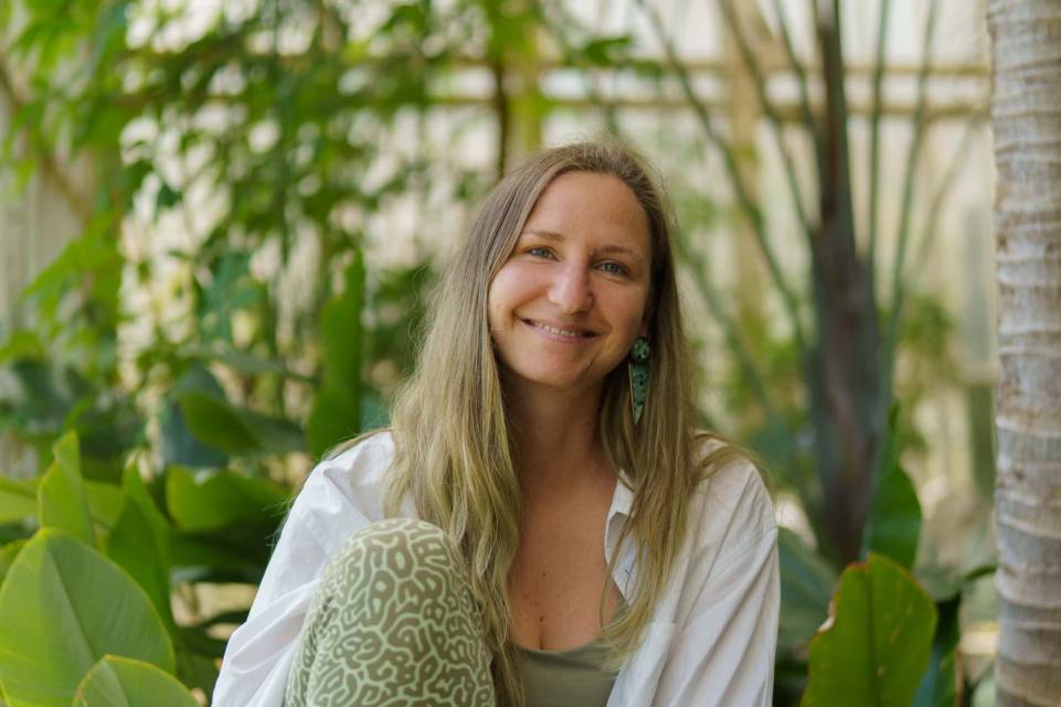 Yogalehrer Louisa und Fabian im Yogastudio Fuß über Kopf