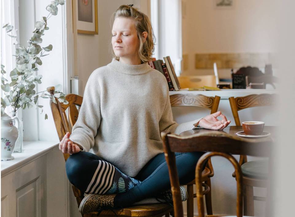 Yogalehrerin Louisa und Yogalehrerin Christiane im Yogastudio Fuß über Kopf in Stuttgart West