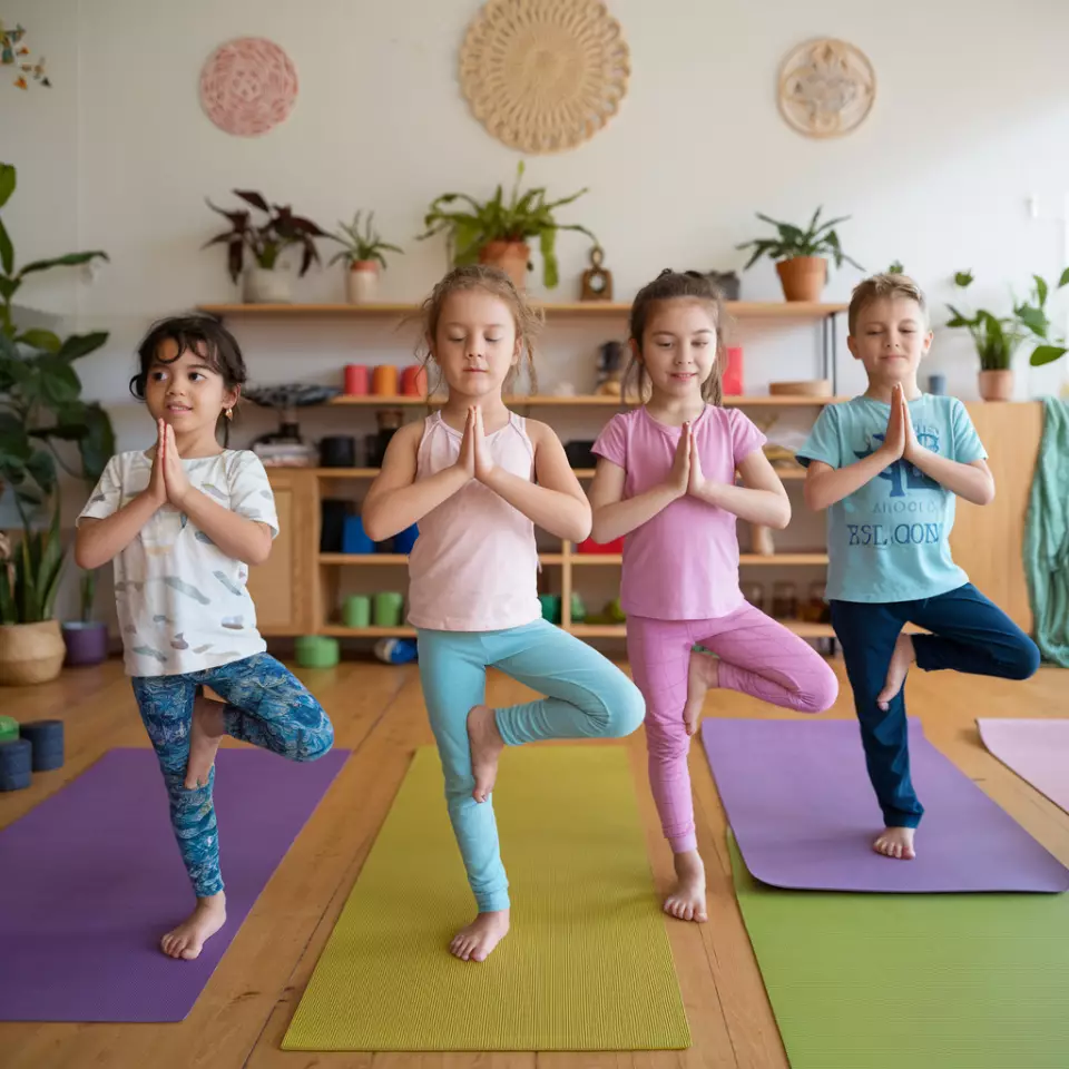 Yogalehrerin Louisa und Yogalehrerin Christiane im Yogastudio Fuß über Kopf in Stuttgart West